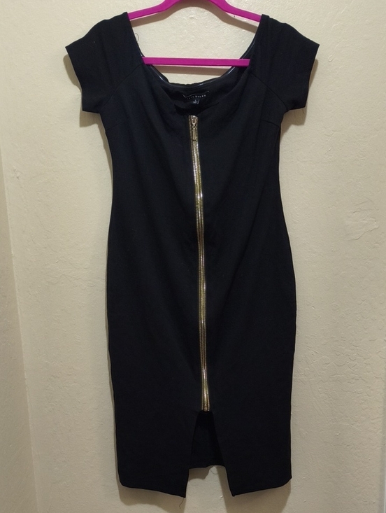 Haute Monde Dresses & Skirts - Haute Monde Black Midi Dress with Gold Front Zip
